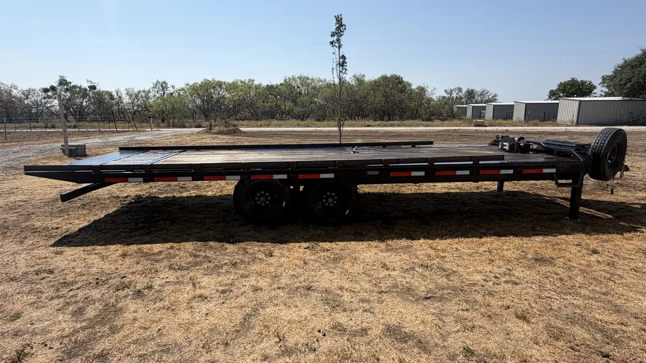 APEX 24' Hydraulic Tilt trailer — full side profile, deck level.